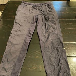 Lululemon pull on pants. Size 8. Navy.